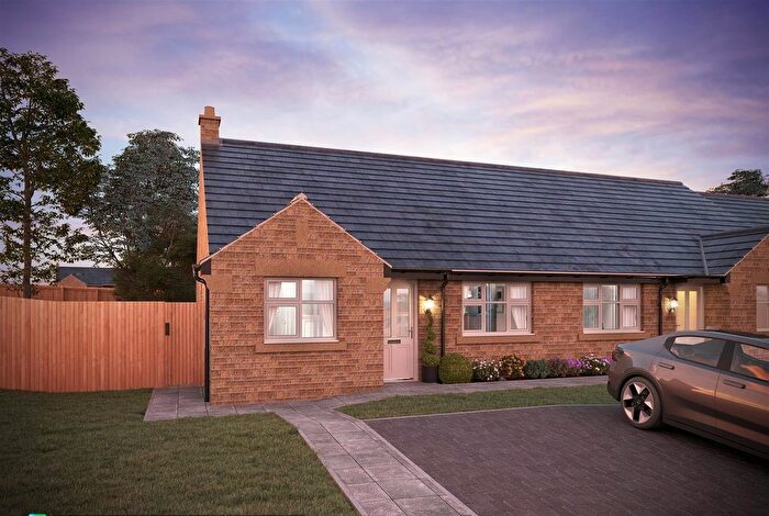 2 Bedroom Semi-detached Bungalow For Sale In Kingswood Park, Wingerworth, Chesterfield, S42