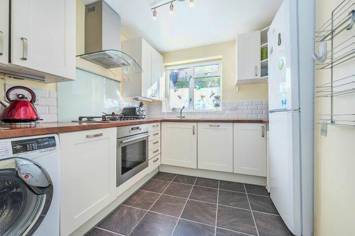 2 Bedroom Flat To Rent In Crown Road, Twickenham, TW1