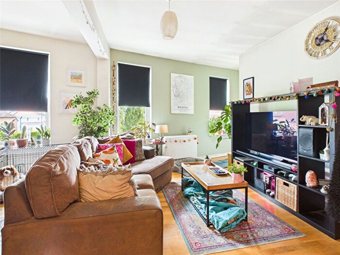3 Bedroom Maisonette To Rent In St Johns Lane, Bedminster, Bristol, BS3