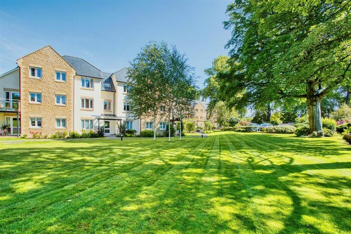 2 Bedroom Flat For Sale In Holmcroft Court, Charlton Road, Shepton Mallet, BA4