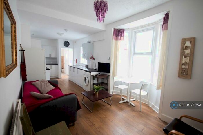 5 Bedroom Terraced House To Rent In Jessie Road, Southsea, PO4