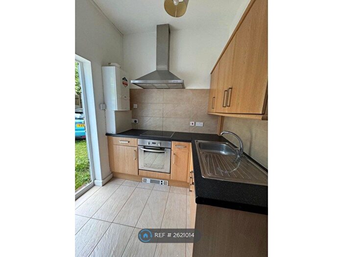 1 Bedroom Flat To Rent In Priory Avenue, High Wycombe, HP13