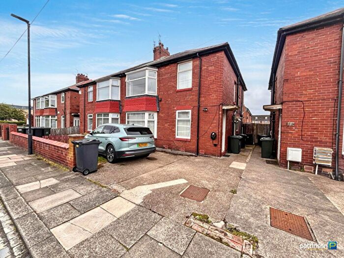 2 Bedroom Flat For Sale In Lynn Road, Wallsend, Tyne And Wear, NE28