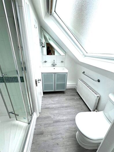 1 Bedroom Flat For Sale In Mayfield Road, South Croydon, Sanderstead, CR2