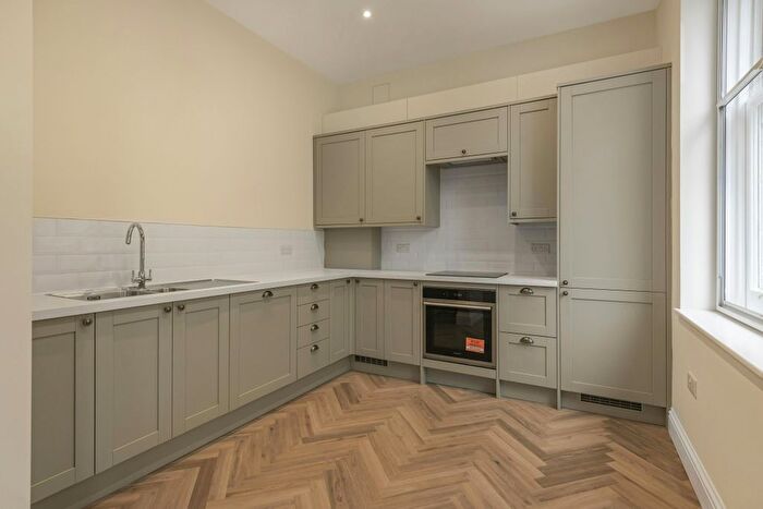 2 Bedroom Flat To Rent In Redcliffe Gardens, London, SW10
