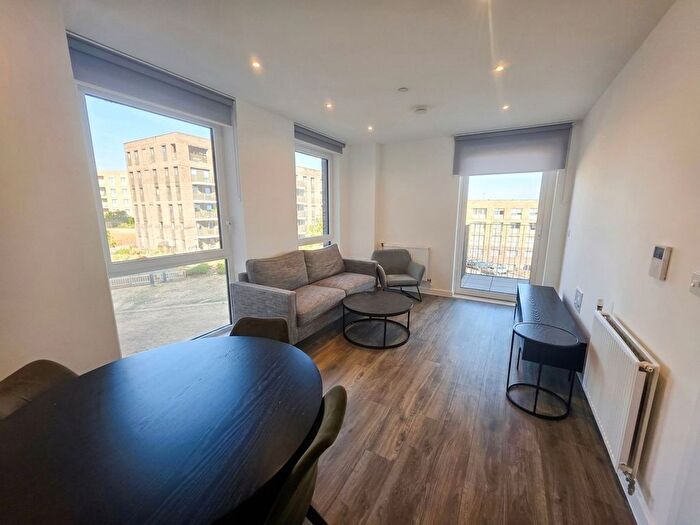 2 Bedroom Flat To Rent In Medawar Drive, Wolff House, NW7