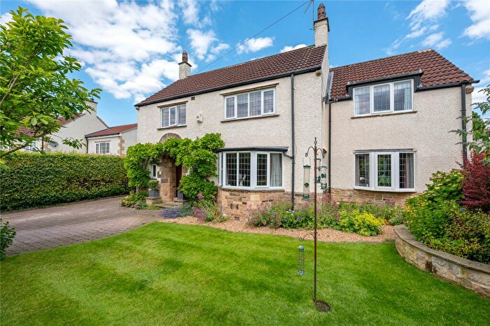 4 Bedroom Detached House For Sale In Garth Avenue, Collingham, LS22