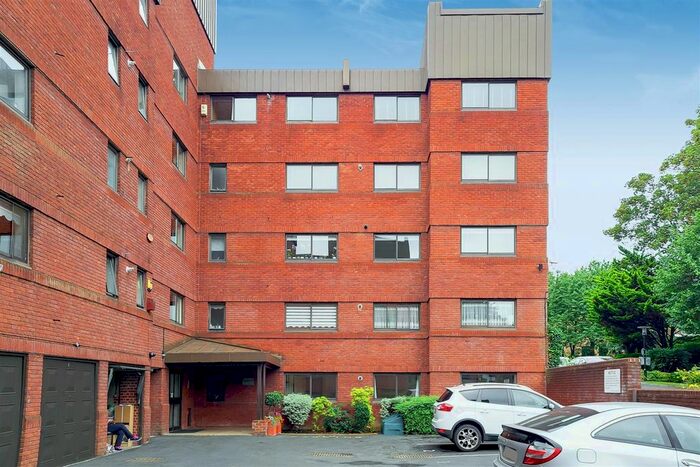 2 Bedroom Flat To Rent In Spencer Close, Regents Park Road, Finchley, N3