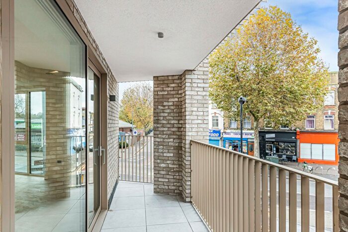 1 Bedroom Flat For Sale In High Road Leyton, Grove Green, E10
