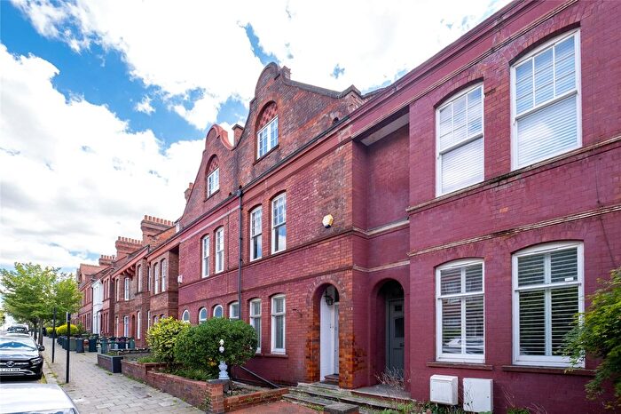 4 Bedroom Detached House For Sale In Amesbury Avenue, London, SW2