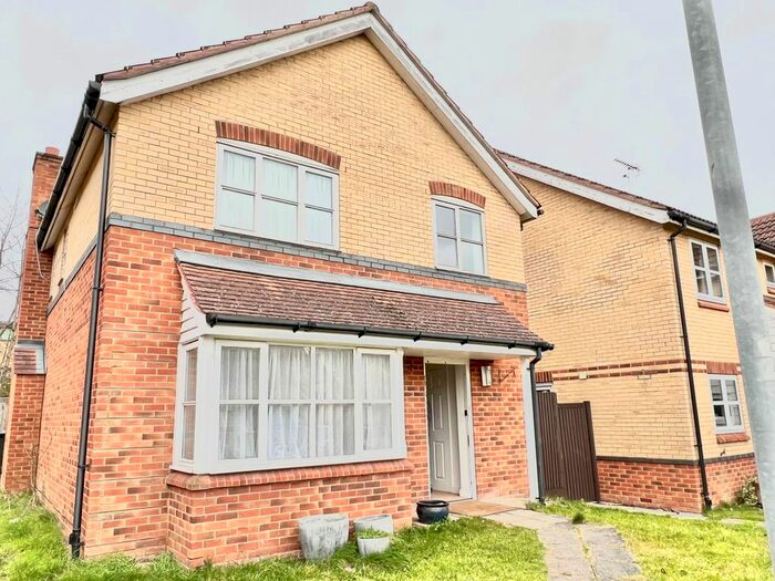 4 Bedroom Detached House To Rent In Auber Close, Hoddesdon, EN11