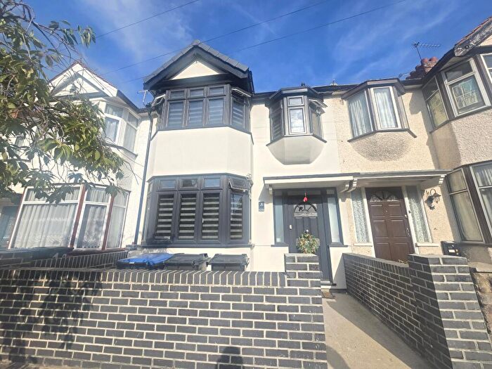 3 Bedroom House To Rent In Elstree Gardens, Edmonton, N9