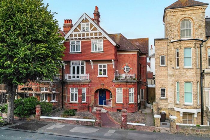 3 Bedroom Apartment For Sale In Fourth Avenue, Hove, BN3