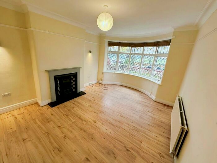 3 Bedroom Semi-Detached House To Rent In Old Hall Lane, Manchester, M14