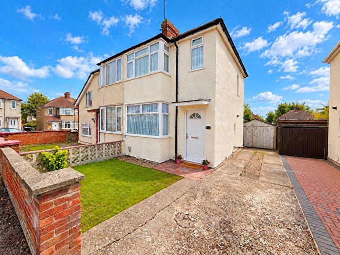 2 Bedroom Semi-Detached House For Sale In Third Avenue, Luton, Bedfordshire, LU3