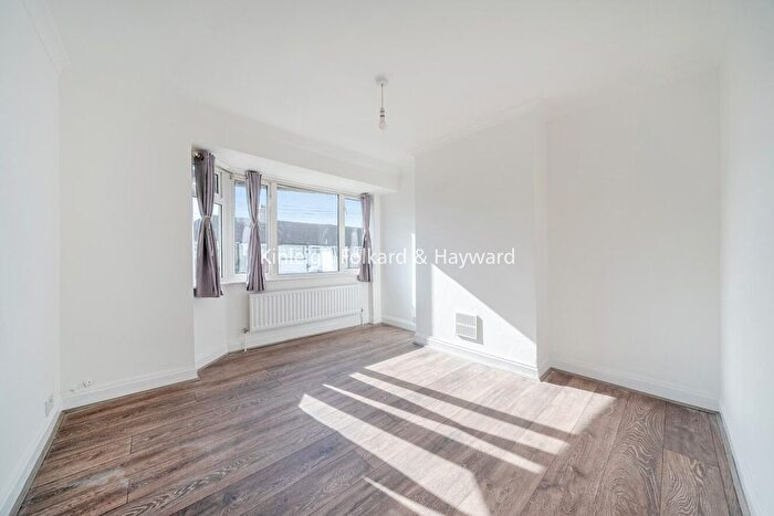 2 Bedroom Maisonette To Rent In Burnham Crescent, Dartford, Kent, DA1