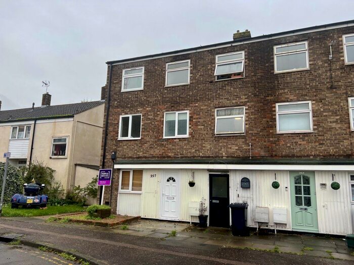 2 Bedroom Property To Rent In Rivermill, Harlow, Essex, CM20