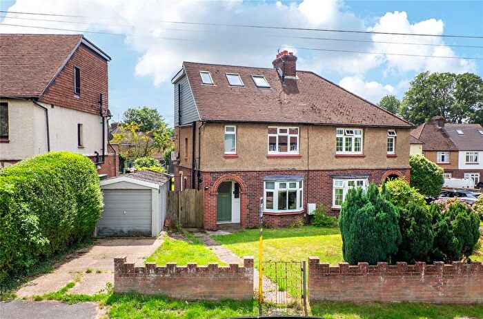 4 Bedroom Semi-detached House For Sale In Moncktons Avenue, Maidstone, Kent, ME14