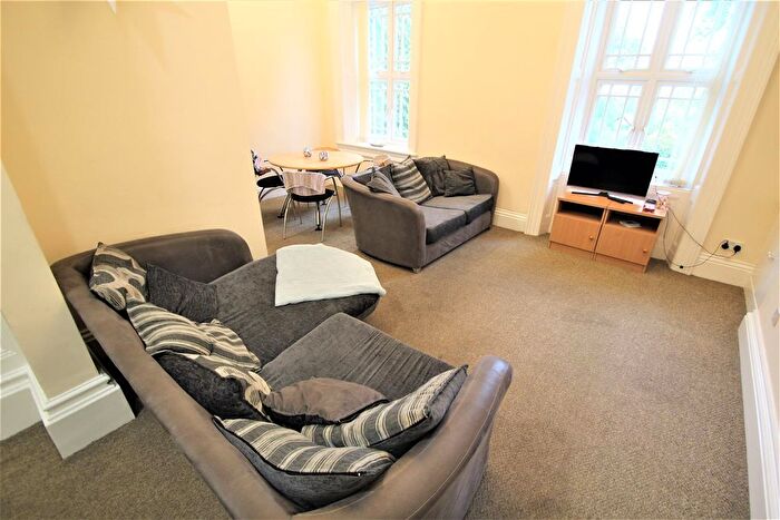 3 Bedroom Flat To Rent In North Grove, Stainbeck Lane, Chapel Allerton, Leeds, LS7