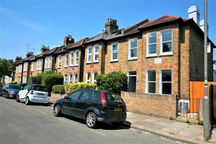 2 Bedroom Property To Rent In Bertal Road, Earlsfield, SW17