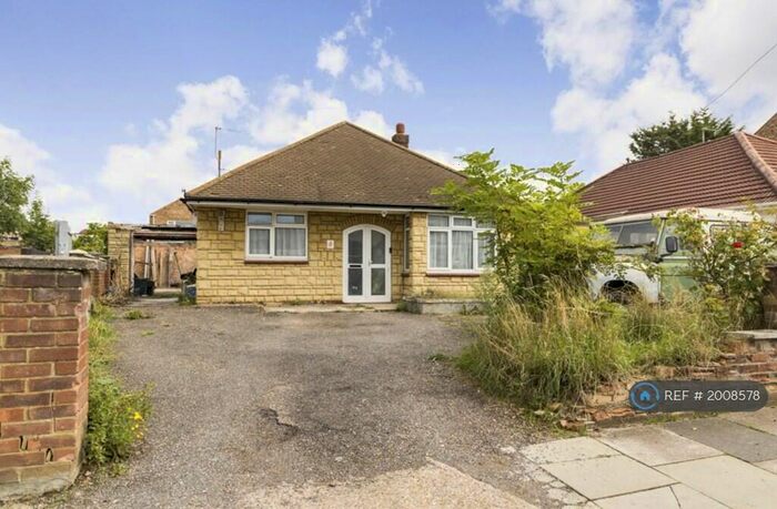3 Bedroom Detached House To Rent In Whitby Road, Harrow, HA2