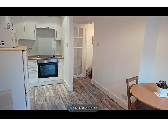 1 Bedroom Flat To Rent In High Riggs, Edinburgh, EH3