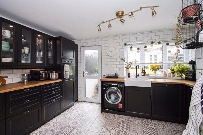 3 Bedroom Terraced House To Rent In Cedar Way, Penarth, CF64