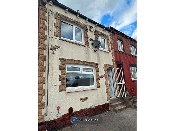 3 Bedroom Terraced House To Rent In East Park Grove, Leeds, LS9