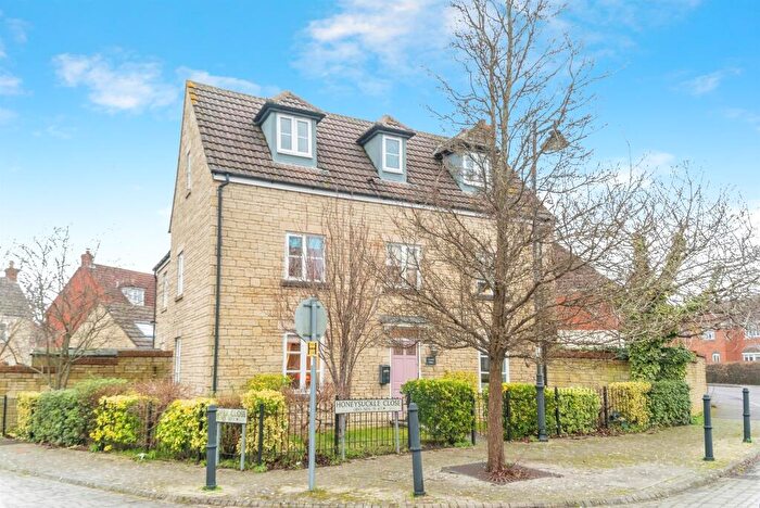 6 Bedroom Detached House For Sale In Honeysuckle Close, Calne, SN11