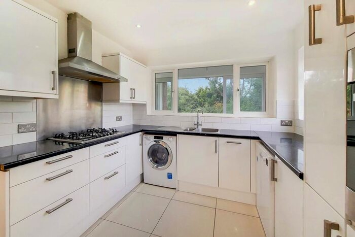 2 Bedroom Flat To Rent In Stanmore Hill, Stanmore, HA7