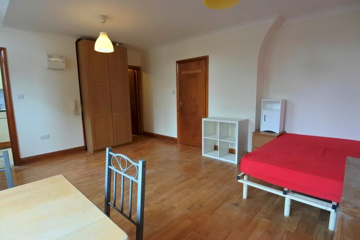 Studio To Rent In Willesden Lane, Willesden Green, NW2
