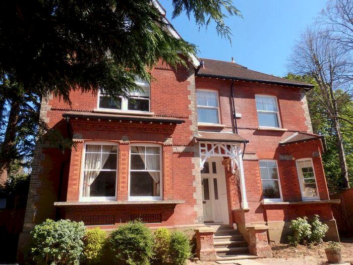 1 Bedroom Flat To Rent In St. Martins Avenue, Epsom, KT18