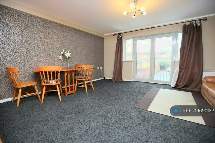 2 Bedroom Flat To Rent In Fremington Court, Coventry, CV1