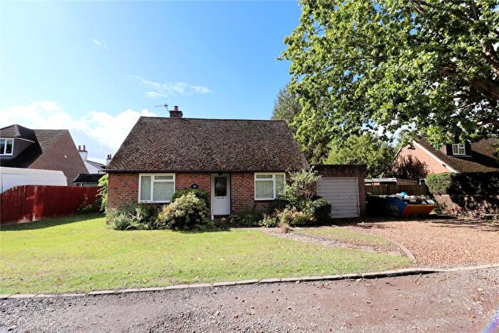 3 Bedroom Detached House For Sale In Heath Mill Lane, Worplesdon, Guildford, GU3