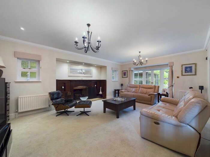 5 Bedroom Detached House For Sale In Stopps Orchard, Princes Risborough, HP27
