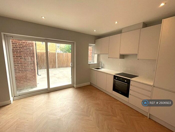 2 Bedroom Flat To Rent In Footscray Road, London, SE9