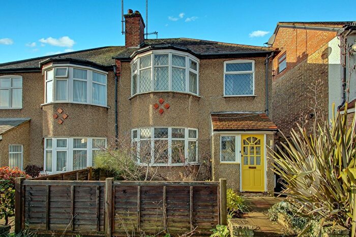 3 Bedroom Semi Detached House For Sale In Ashurst Road, North Finchley, N12
