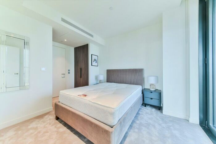2 Bedroom Flat To Rent In Bagshaw Building, Wardian, Wards Place, Isle Of Dogs, London, E14