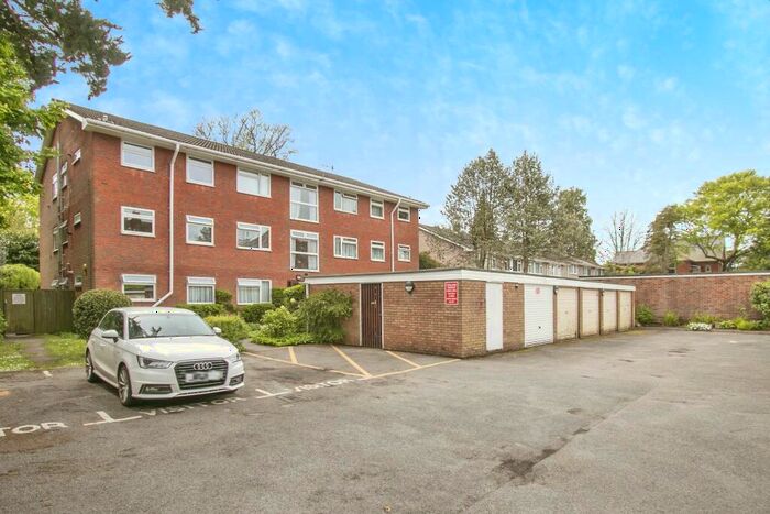 2 Bedroom Flat To Rent In Coral Court, Princess Road, BH12