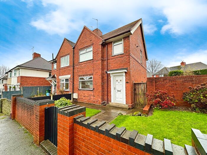 3 Bedroom Semi Detached House To Rent In Hamstead Terrace, Wednesbury, WS10