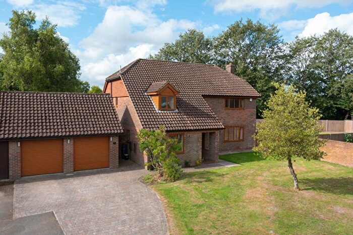 4 Bedroom Detached House For Sale In Lacton Oast, Willesborough, TN24