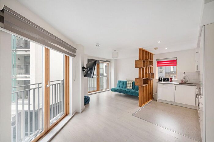 1 Bedroom Flat To Rent In Chapel Yard, London, SW18
