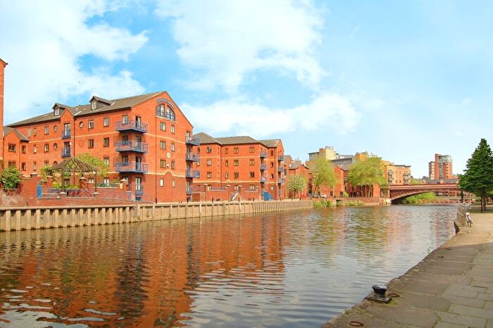 2 Bedroom Flat To Rent In Langtons Wharf, Leeds, West Yorkshire, Uk, LS2