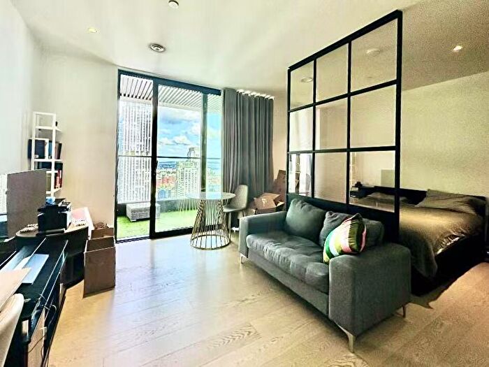 Studio To Rent In Wards Place, London, E14