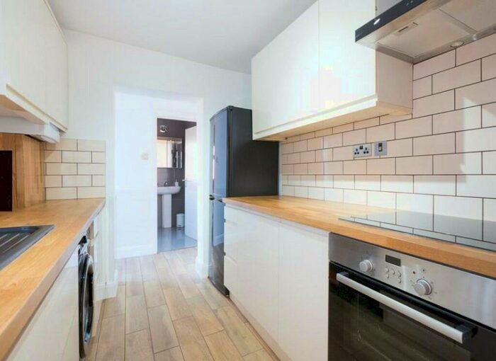 1 Bedroom Apartment To Rent In Clacton Road, Walthamstow, E17