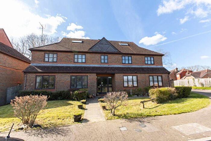 1 Bedroom Apartment To Rent In Foxes Close, Horsham, RH13