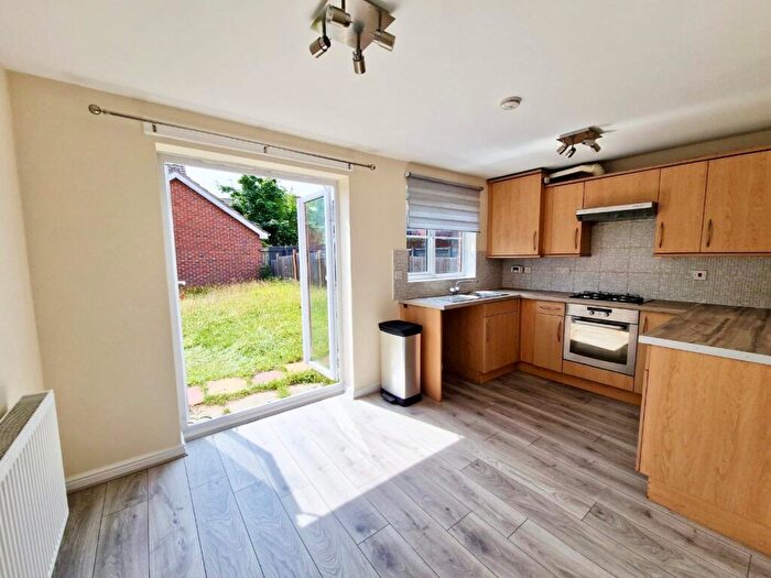 4 Bedroom Semi Detached House To Rent In Bratton Drive, Nottingham, Nottinghamshire, NG5