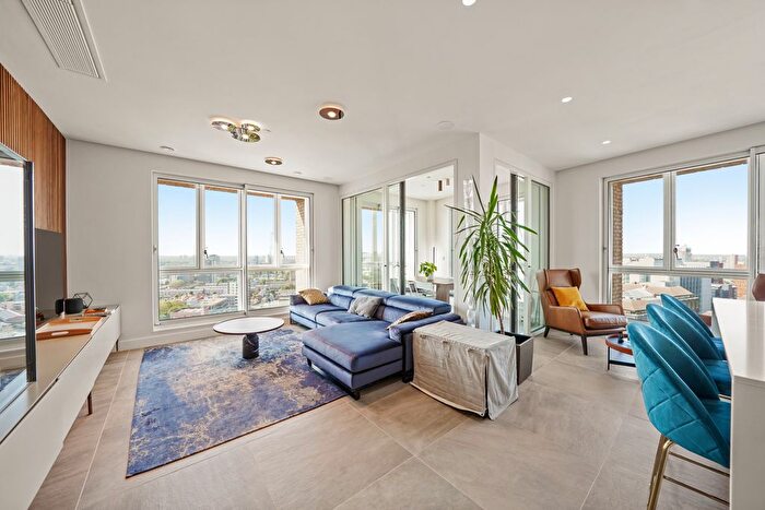 3 Bedroom Flat For Sale In Arniston Way, Poplar, E14