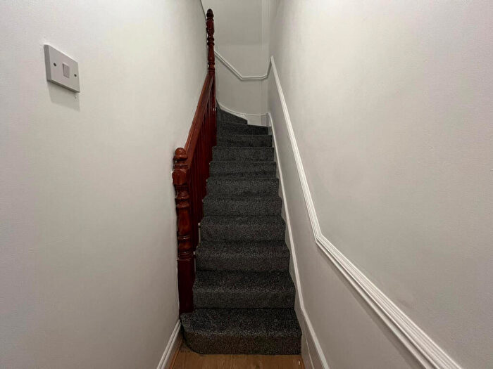 2 Bedroom Flat To Rent In No Deposit Option, Ashgrove Road, Ilford, Essex, IG3