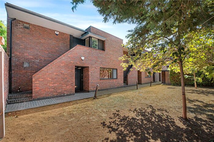 2 Bedroom Flat For Sale In Callington Mews, Twickenham, TW2